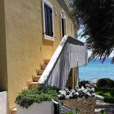 公寓 Beachfront And Villas *