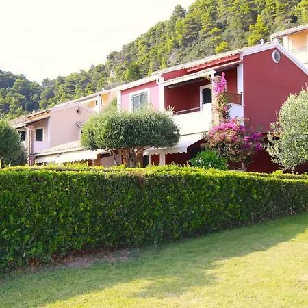 Beachfront And Villas 公寓 *