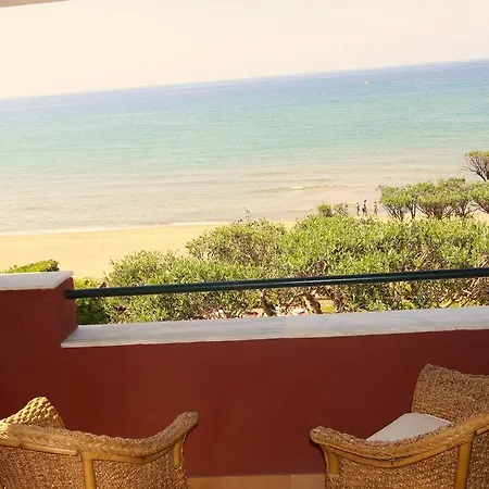 Beachfront And Villas Διαμέρισμα *
