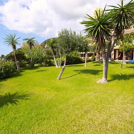 公寓 Beachfront And Villas *