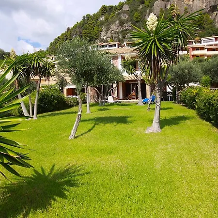 Beachfront And Villas *