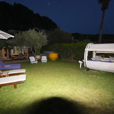 Glyfada Beachfront And Villas Apartment *